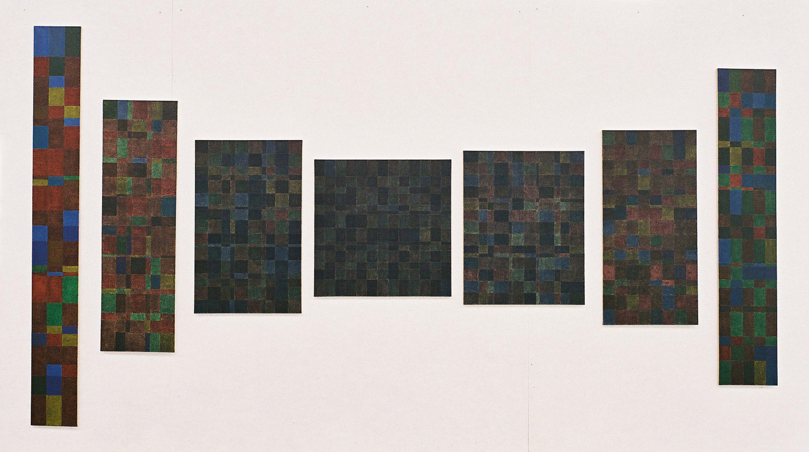 Une représentation artistique du Big Bang, 7 tableaux se développent à partir d'un carré en passant par des rectangles d'or. Le carré est peint avec 4 noirs "colorés", rouge, jaune, vert et bleu, puis les couleurs sont de plus en plus présentes d'un tableau à l'autre, symbolisant l'apparition de la vie.